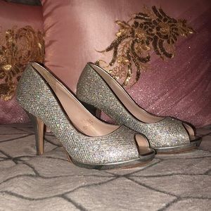 SELLING HEELS!!! 👠